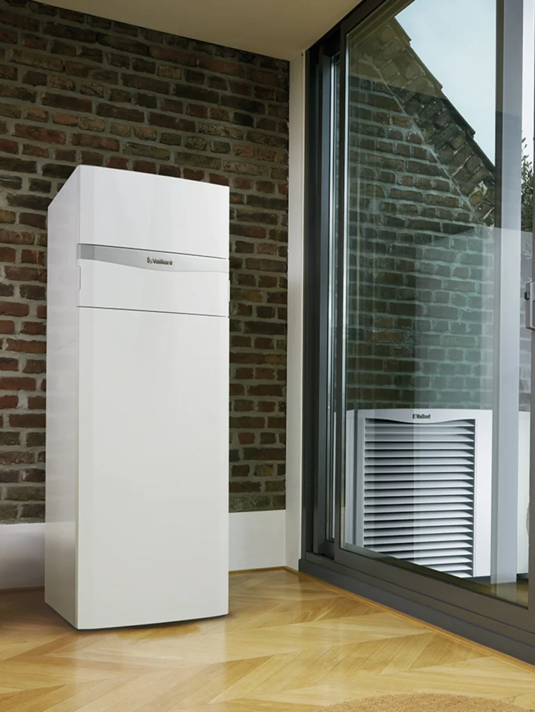 Sistema de aerotermia instalado en vivienda energéticamente eficiente